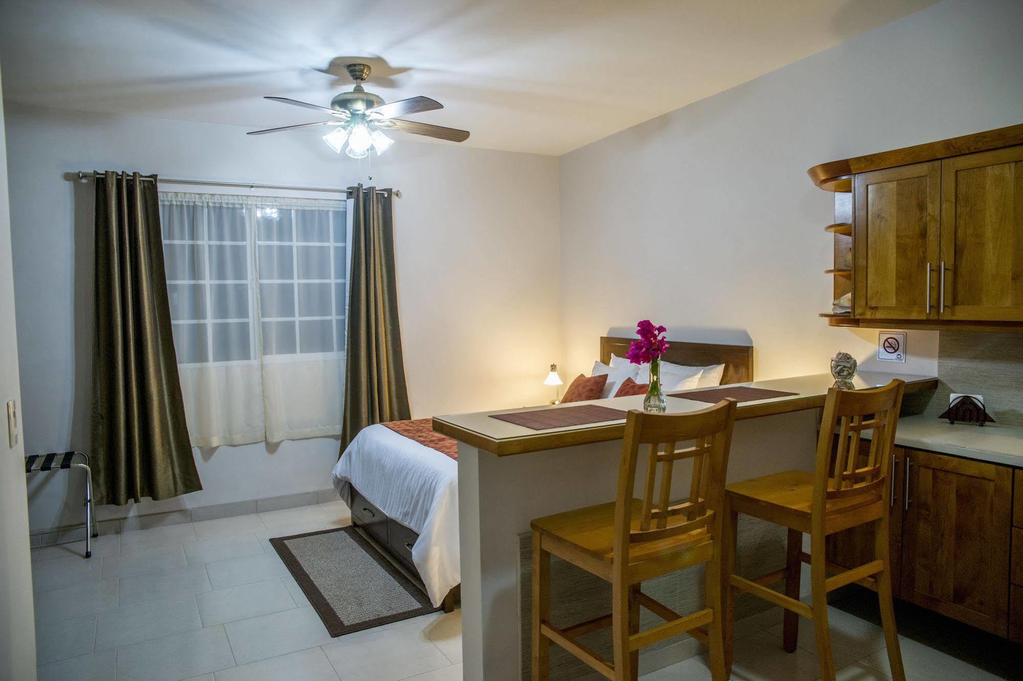 לורטו Bugambilias Suites מראה חיצוני תמונה